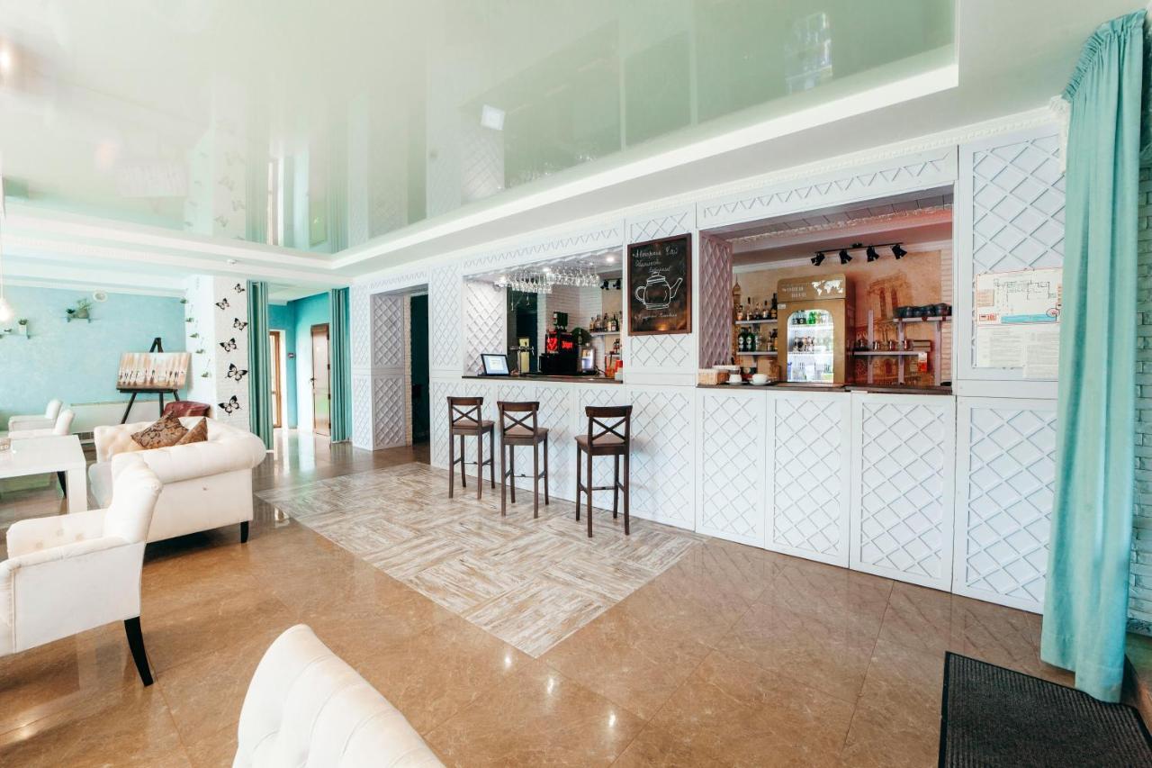 Hotel BUTTERFLY Sadove Buitenkant foto