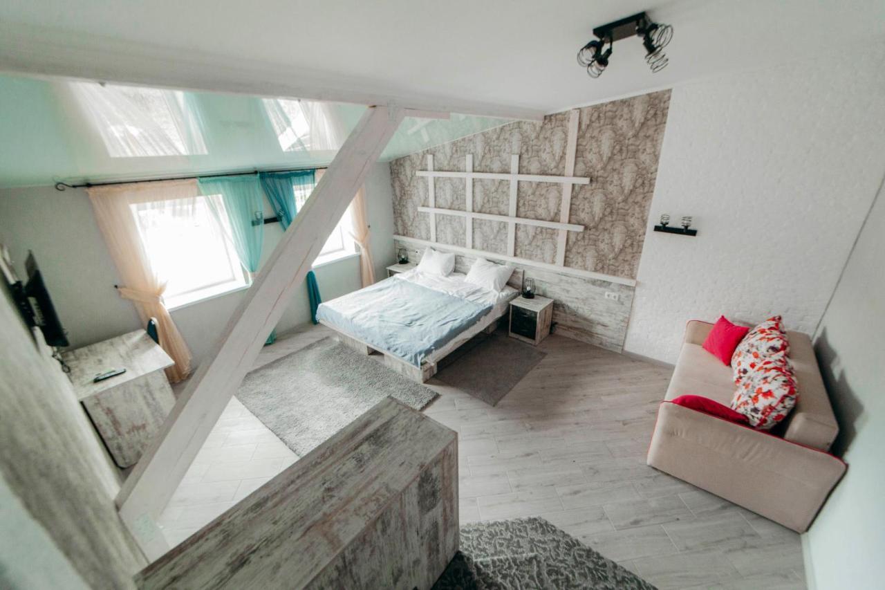 Hotel BUTTERFLY Sadove Buitenkant foto