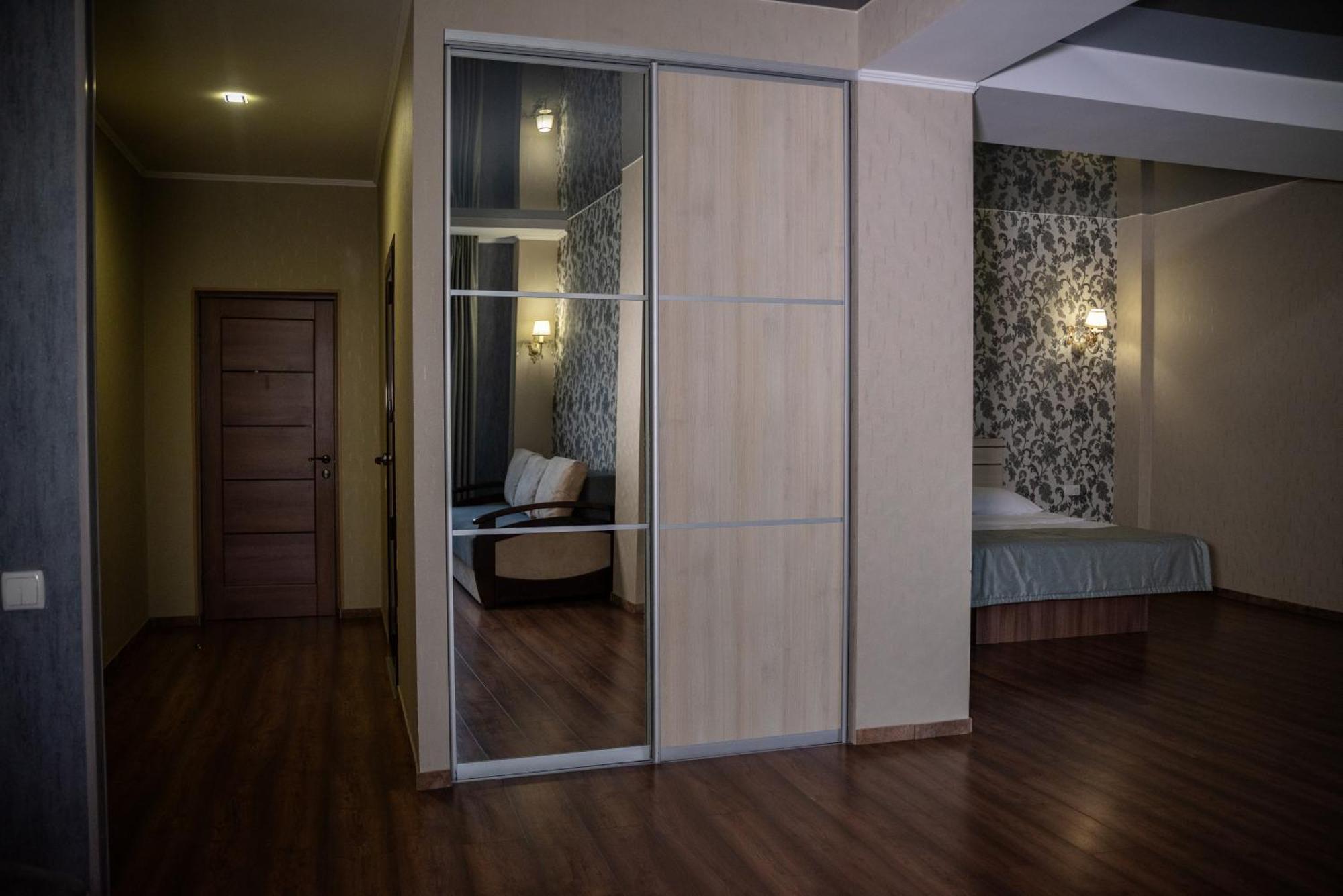 Hotel BUTTERFLY Sadove Buitenkant foto